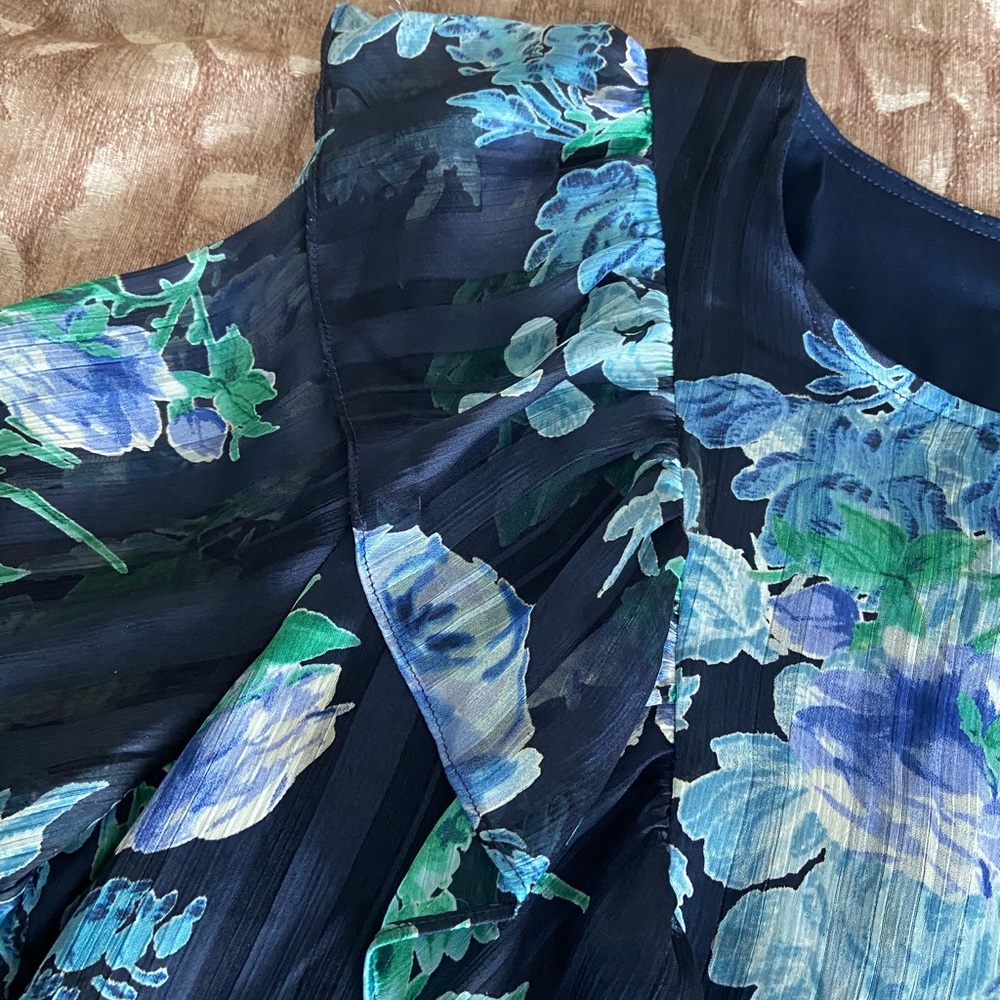 COLLECTIVE CONCEPTS FLORAL TOP - Picture 4 of 11